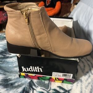 Tan ankle boots size 8 1/2. Never worn